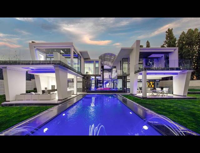 9 BEDROOM HOUSE FOR SALE IN BRYANSTON